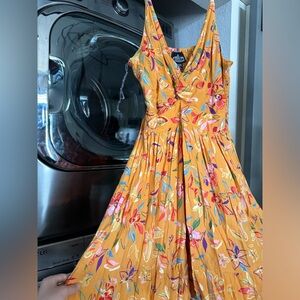 Mini, colorful, tropical, dress. 🌴🌺